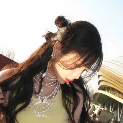 湖畔的女人们